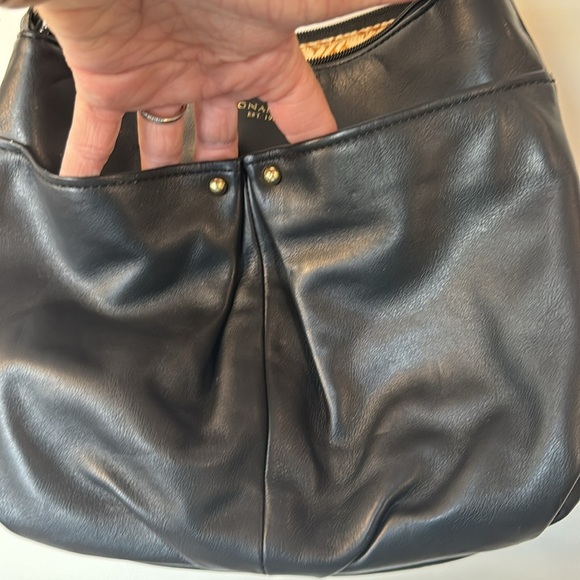 Tignanelio sholder crossbody black with gold accents with pockets - Picture 4 of 10